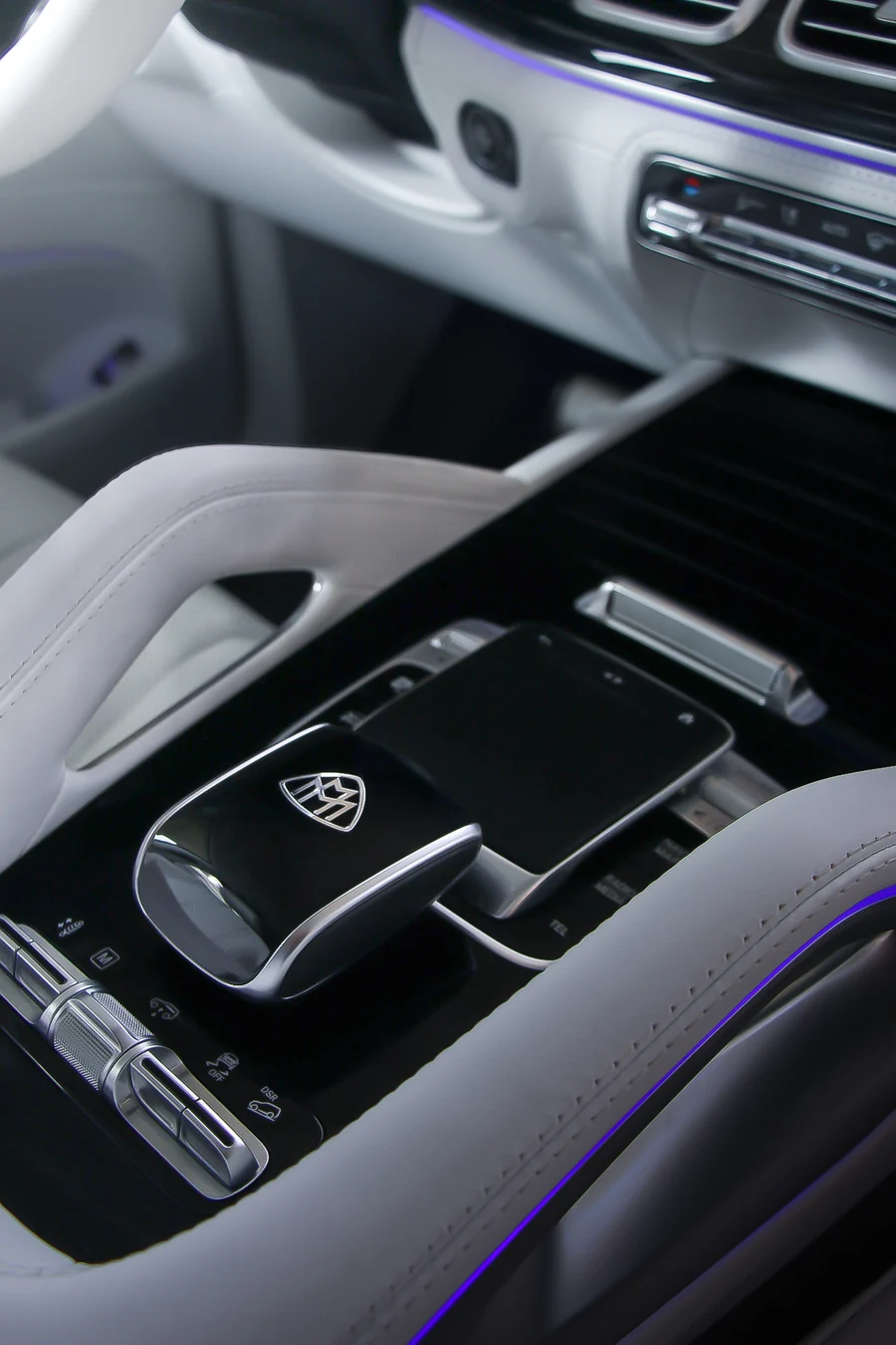 Console centrale et sellerie claire du Mercedes-Maybach GLS